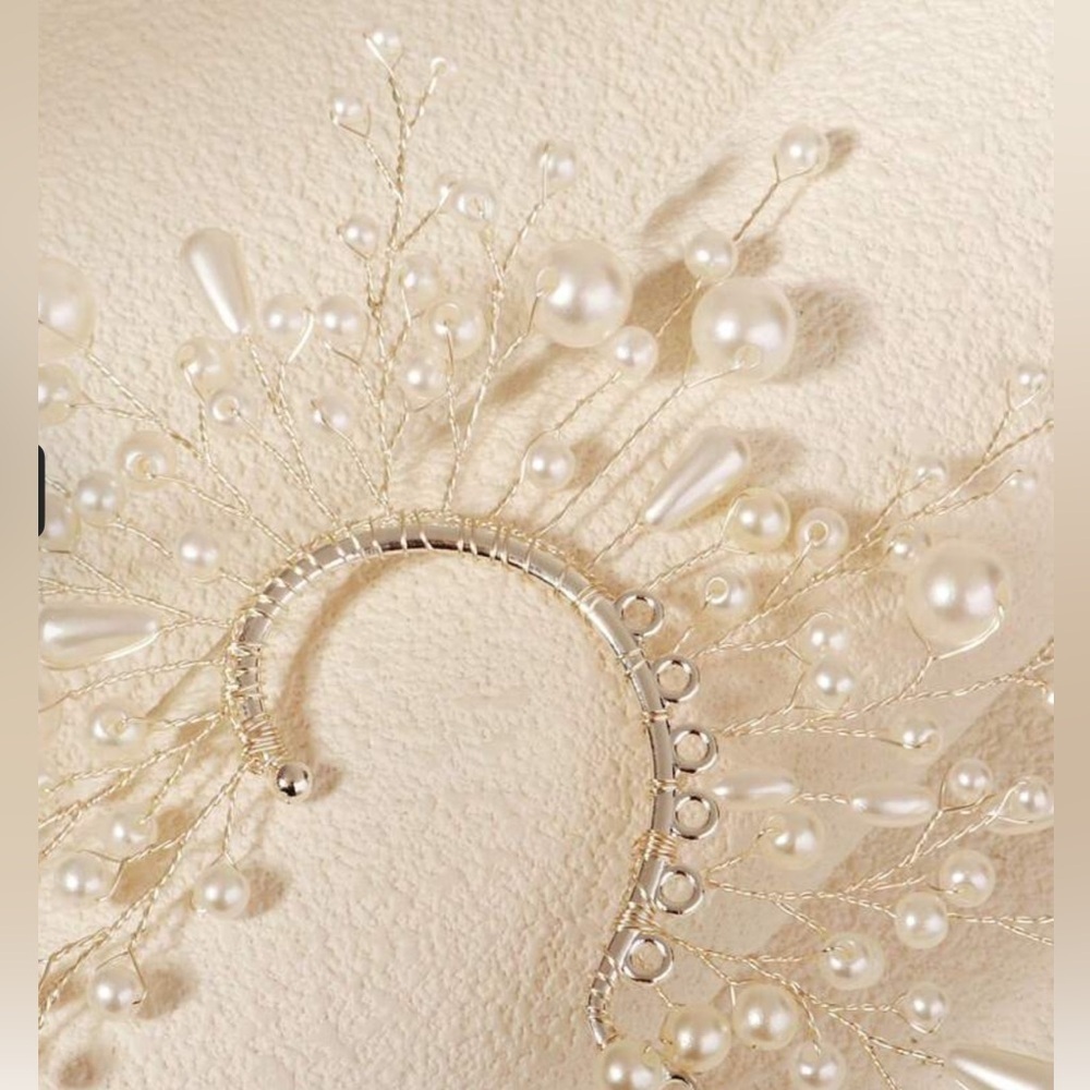✨NEW Elegant Pearl and Silver Ear Cuff - Picture 5 of 8